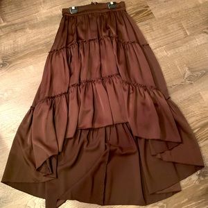 Gabrielle Union. XS. Could fit also an S. Brown color. Beautiful long skirt!
